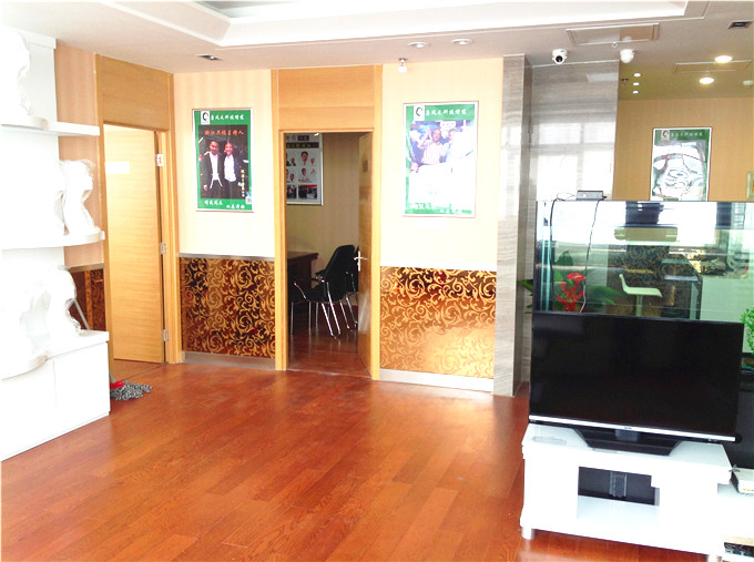 濟(jì)南頭發(fā)稀少怎么辦？有能解決頭發(fā)稀少的機(jī)構(gòu)嗎