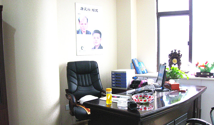 重慶做假發(fā)到哪里好？選擇唐風(fēng)采快速解決頭發(fā)稀疏！