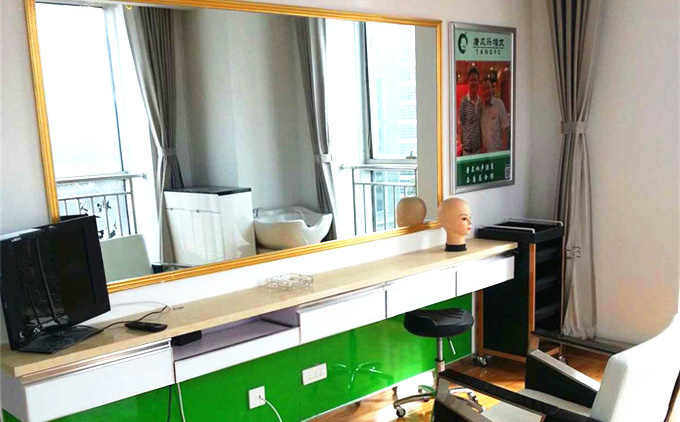 面對頭發(fā)禿頂，石家莊補發(fā)機構(gòu)哪家能讓你重回青春當年？