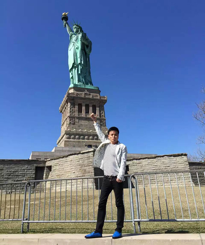 唐風采總經(jīng)理唐利民 唐風采創(chuàng)始人-唐風采總經(jīng)理唐利民先生與OMC主席合影