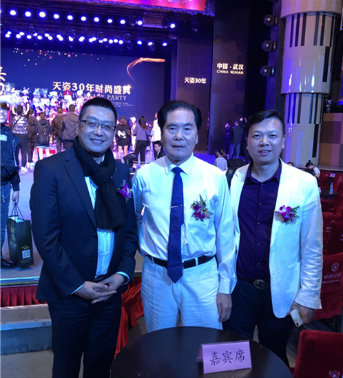 歡迎ICD世界發(fā)型設計家協(xié)會中國區(qū)會長許小東蒞臨唐風采 歡迎ICD世界發(fā)型設計家協(xié)會中國區(qū)會長許小東蒞臨唐風采