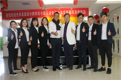 歡迎ICD世界發(fā)型設計家協(xié)會中國區(qū)會長許小東蒞臨唐風采 歡迎ICD世界發(fā)型設計家協(xié)會中國區(qū)會長許小東蒞臨唐風采