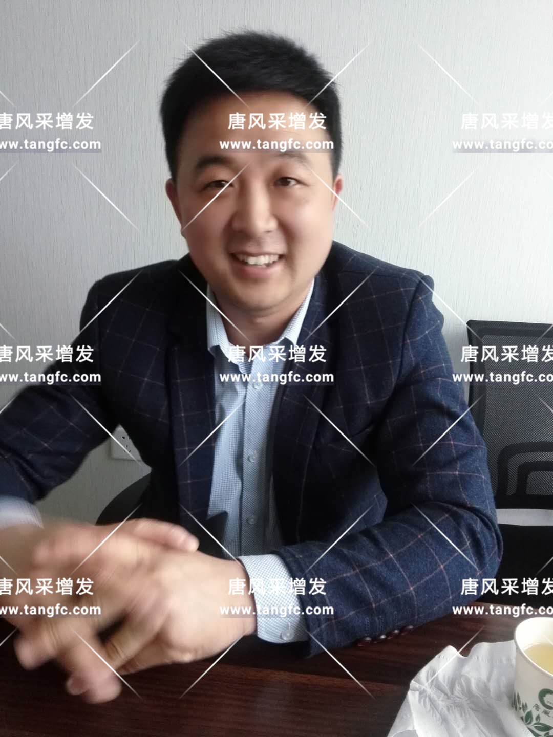 將“脫發(fā)男”變成“型男”模樣，唐風采可以做到！