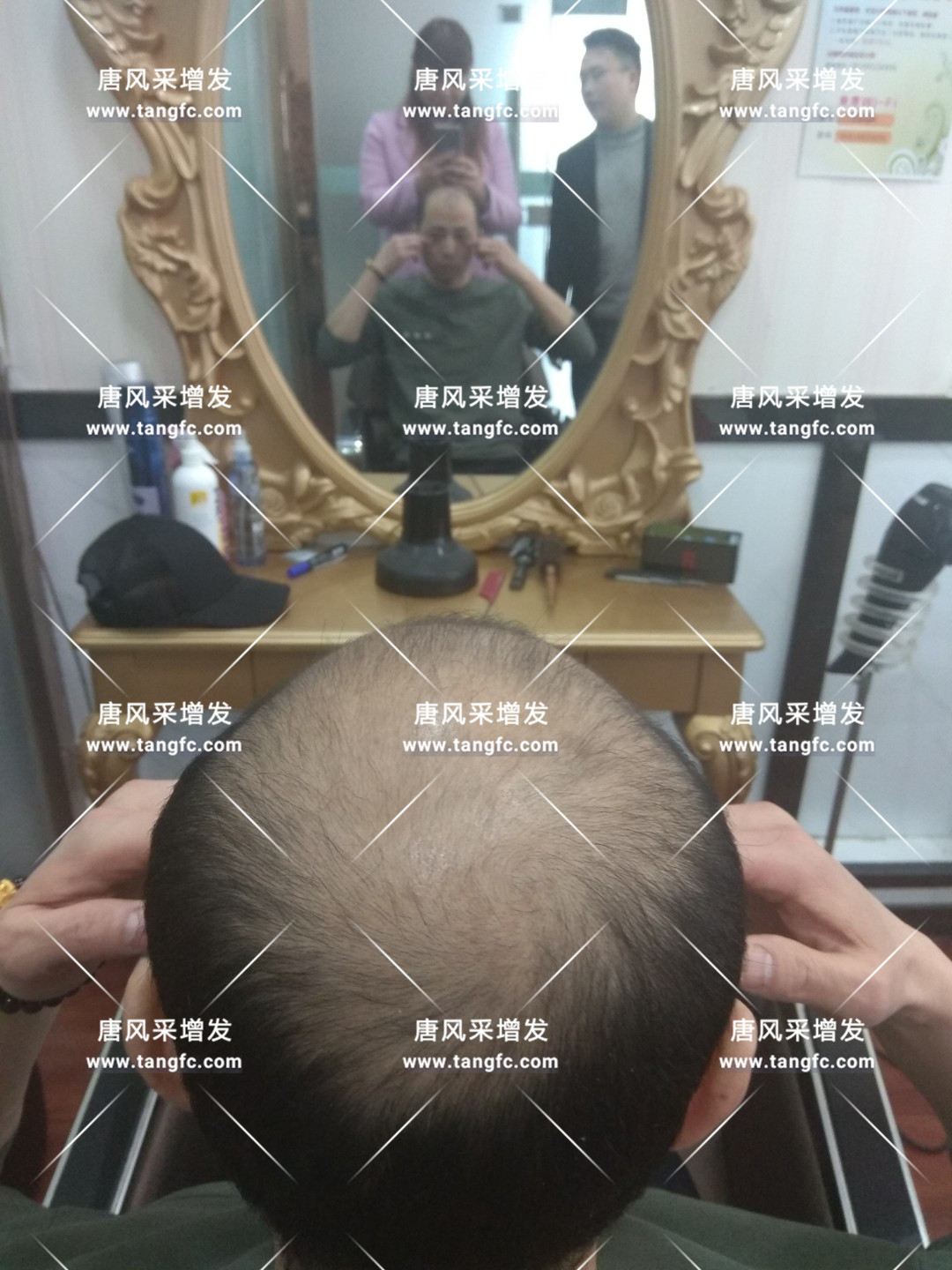 唐風(fēng)采假發(fā)后，看看鏡頭中自己的樣子，你認(rèn)得嗎？