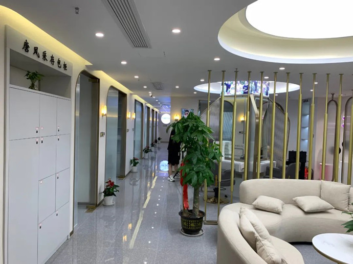 唐風(fēng)采云尚國際時(shí)尚中心店 \