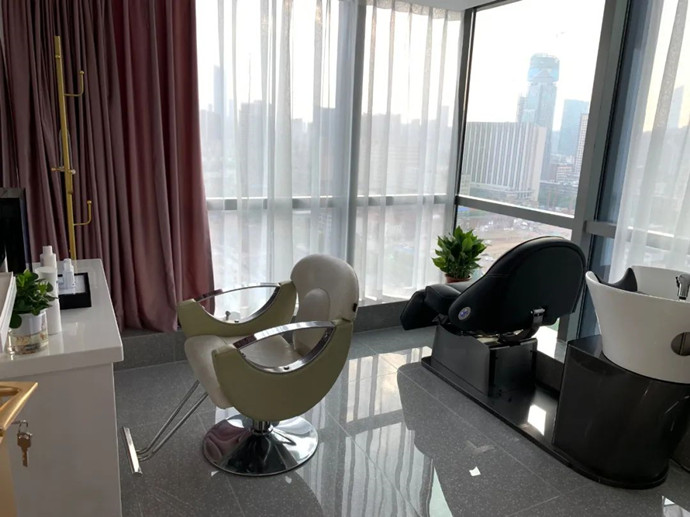 唐風(fēng)采云尚國際時(shí)尚中心店 \