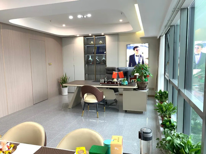 唐風(fēng)采云尚國際時(shí)尚中心店 \